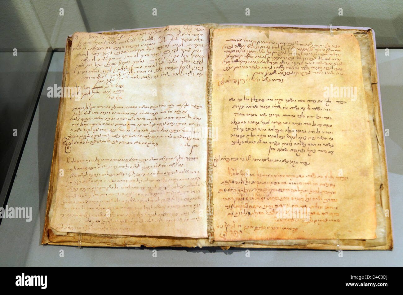 Les documents en hébreu dans le musée juif à Berlin Banque D'Images
