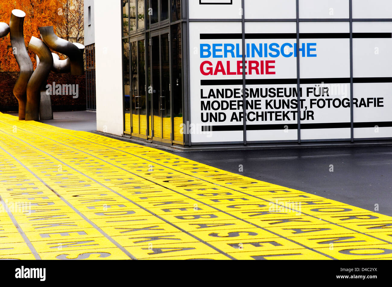 La grille des lettres à l'extérieur de la Berlinische Galerie Musée d'art moderne à Berlin, Allemagne Banque D'Images