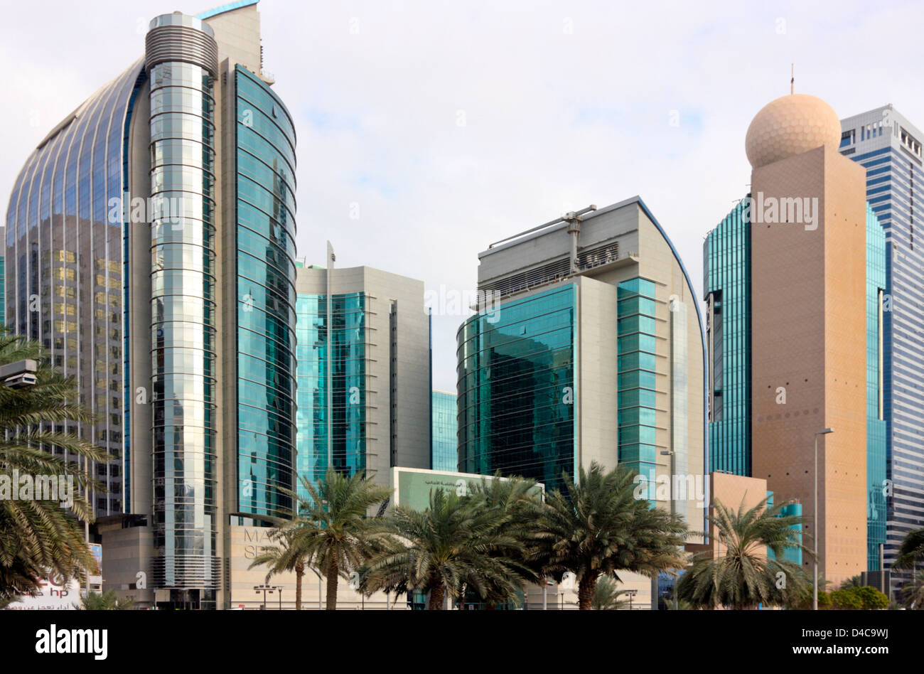 Assemblée générale de la modernisation d'immeubles de grande hauteur avec siège d'Etisalat, Abu Dhabi, Émirats Arabes Unis Banque D'Images