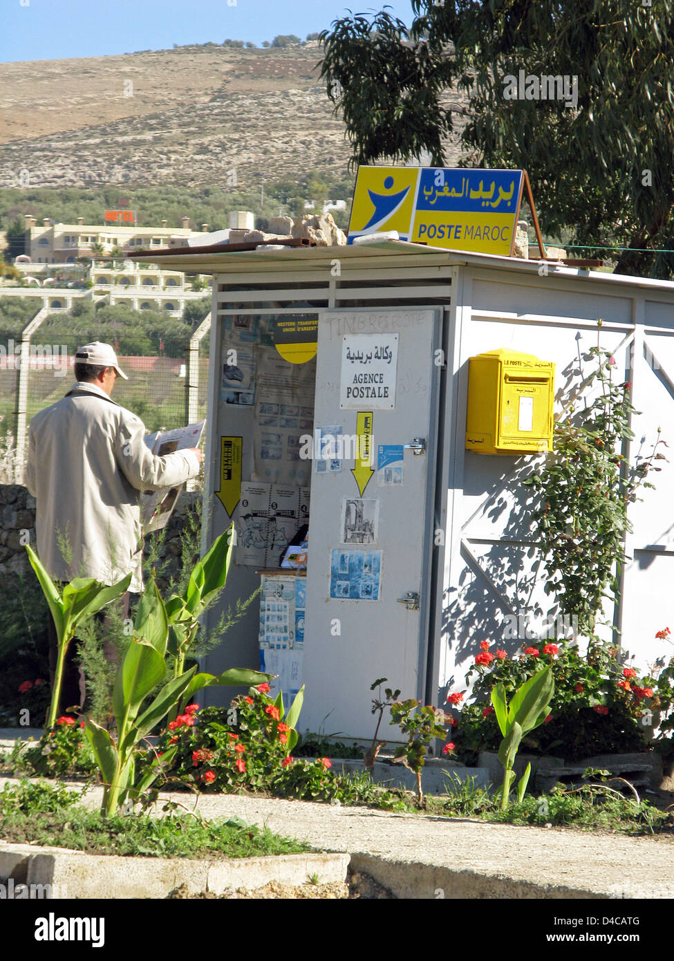 La photo montre un petit bureau de poste de l'Office marocain de la poster sur le site des ruines de l'ancienne ville romaine Volubilis, Maroc, 14 décembre 2007. Photo : Lars Halbauer Banque D'Images
