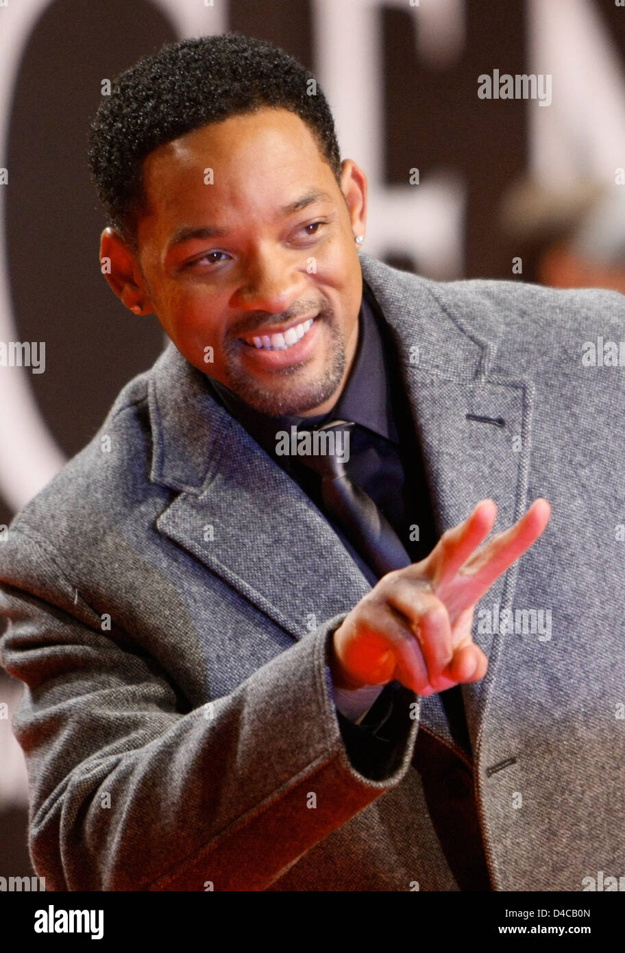 L'acteur américain Will Smith arrive à la première Allemande de son nouveau film 'I am Legend' à Berlin, Allemagne, 07 janvier 2008. La Science-Fiction-Thriller est dans les salles allemandes du 10 janvier 1999. Photo : SOEREN STACHE Banque D'Images