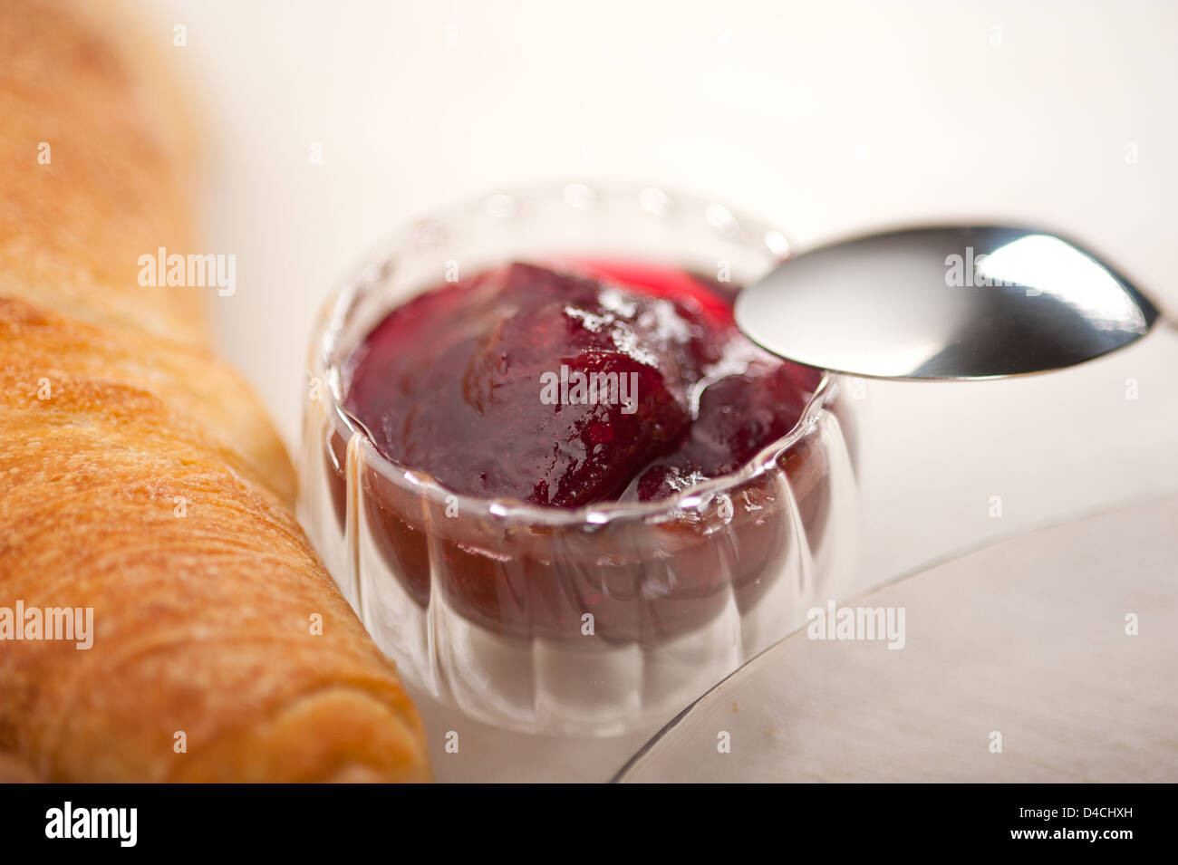 Bol de confiture cuillère avec gros plan sur le côté Banque D'Images