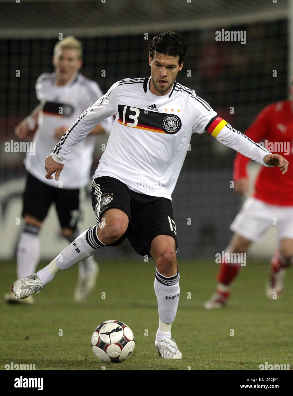 L'Allemagne Michael Ballack illustré en action pendant la match amical contre l'Allemagne de l'Autriche au stade Ernst-Happel-à Vienne, Autriche, 06 février 2008. L'Allemagne a remporté le match 3-0. Photo : Oliver Berg Banque D'Images