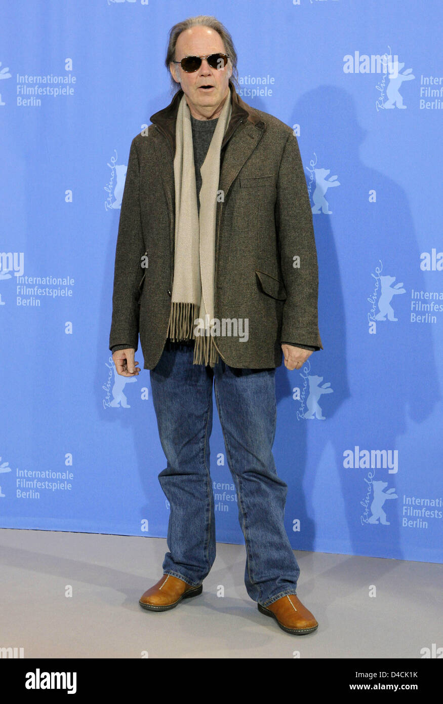 La chanteuse canadienne et directeur Neil Young pendant la pose photo appel à son nouveau film "CSNY Déjà vu' à la 58e Festival International du Film de Berlin à Berlin, Allemagne, 0 février 2008. "CSNY Déjà vu' s'affiche dans le cadre de 'Berlinale-Special'. Photo : TIM BRAKEMEIER Banque D'Images