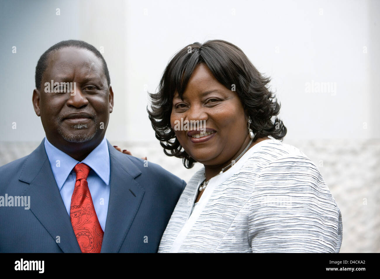 Raila Odinga et son épouse Betty Ida Odinga posent à Nairobi, Kenya, octobre 2007. Odinga fait campagne pour courir pour le président du Kenya en décembre 2007 élections le Mouvement démocratique orange (ODM) et de billets contre titulaire de Kibaki. Photo : Gerd Uwe Hauth Banque D'Images