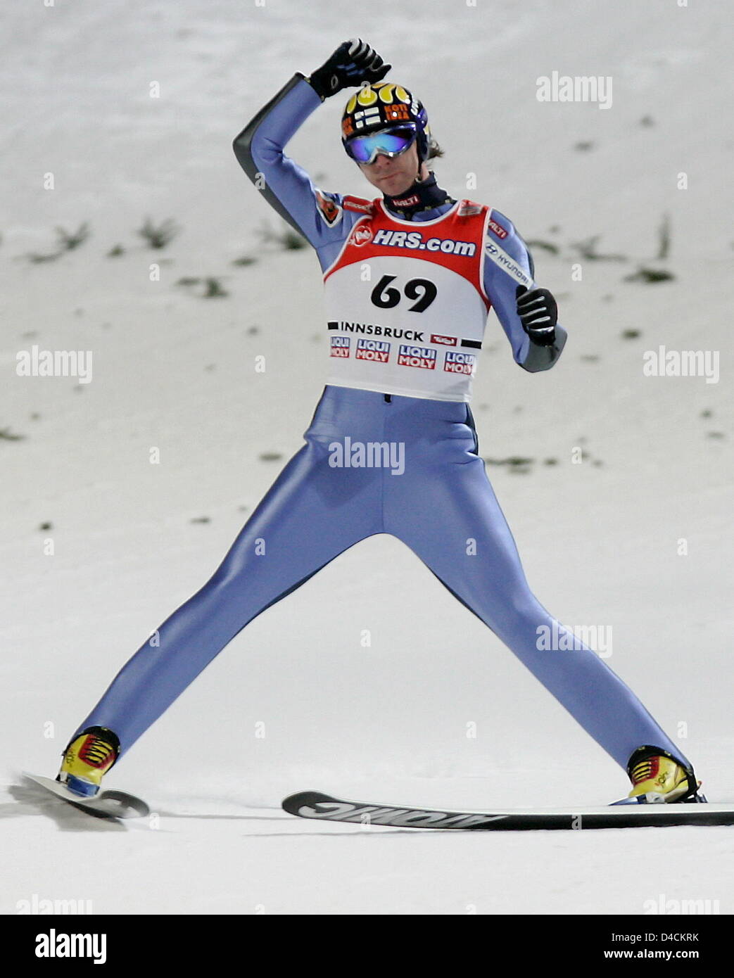 Sauteur à ski Finlandais Janne Ahonen cheers au cours de la 56e tournoi quatre collines saut à ski hill 'Paul-Ausserleitner' dans Bischofshofen, Autriche, 05 janvier 2008. Ahonen a remporté l'événement d'aujourd'hui le saut à ski en avant de Morgenstern et Ammann. Photo : Matthias Schrader Banque D'Images
