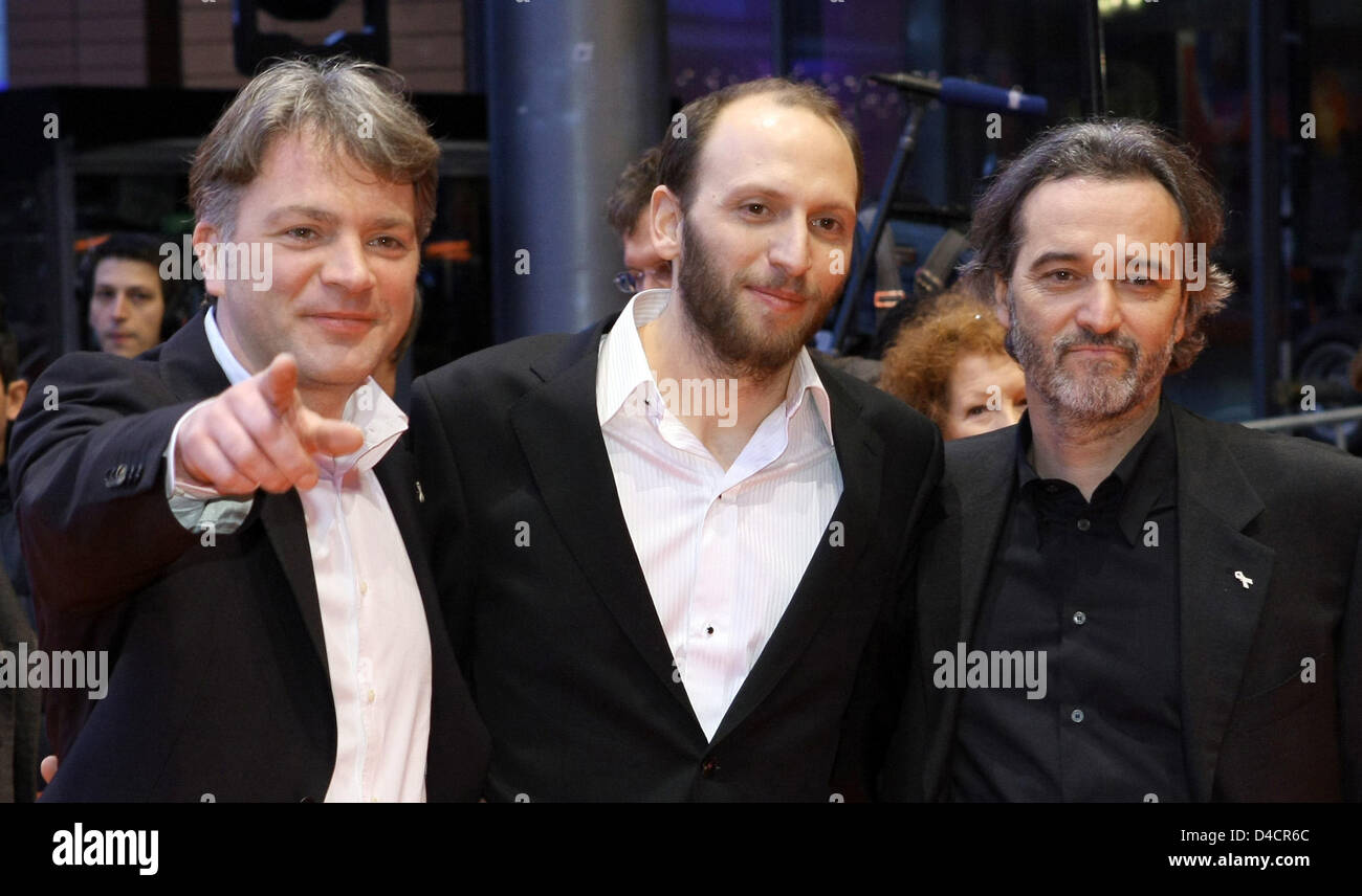 Producteur Sven Burgemeister (L-R), réalisateur Luigi Falorni und producteur Andreas Bareiss arrivent à la première de leur nouveau film film 'Feuerherz" au 58e Festival International du Film de Berlin, à Berlin, Allemagne, 14 février 2008. Le scénario a été adopté de la meilleure vente de roman du même nom écrit par Senait Mehari. Photo : Soeren Stache Banque D'Images