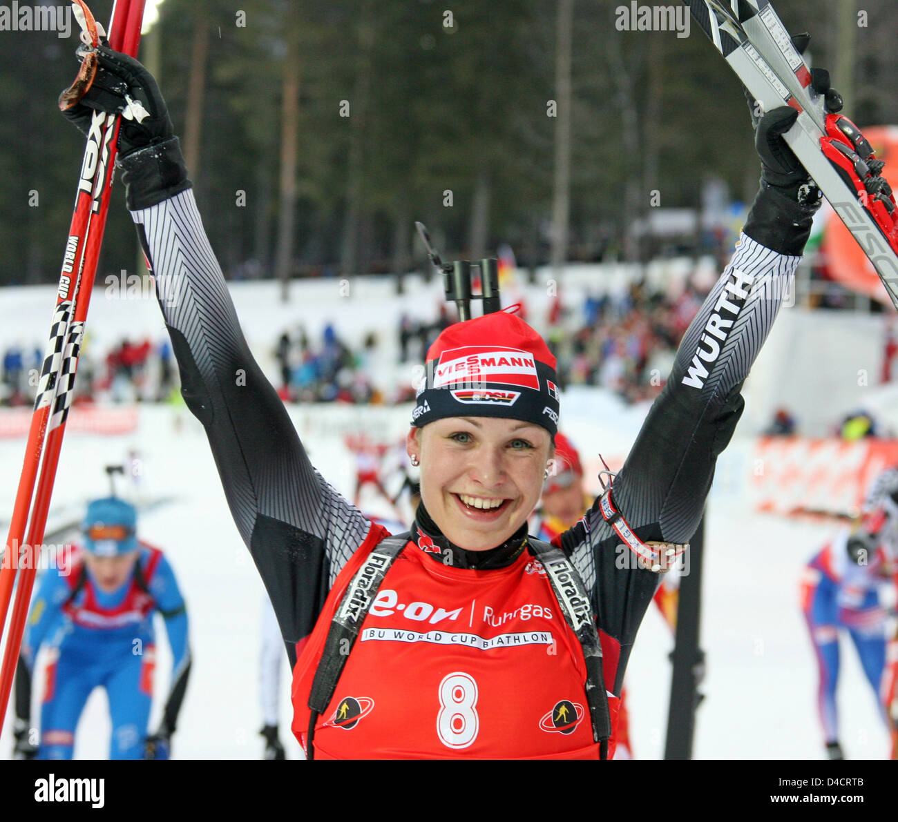 Magdalena Neuner de l'Allemagne célèbre sa victoire dans le concours de la femme 12,5km au 50e Championnats du monde de biathlon à Ostersund, Suède, 16 février 2008. Photo : Martin Schutt Banque D'Images