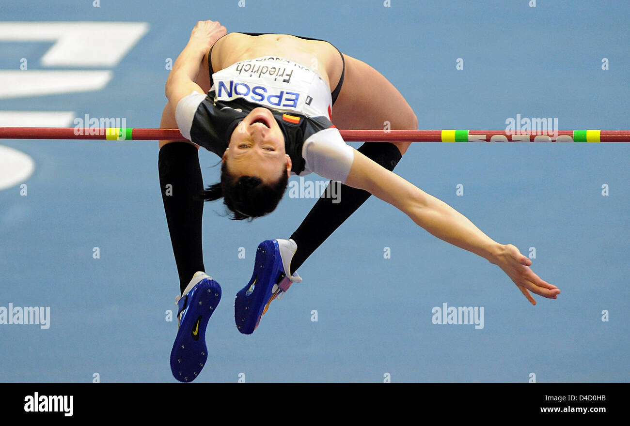 Ariane polevaulter allemand Friedrich est représenté sur son chemin pour atteindre la finale au cours de l'polevaulting qualités aux 12e Championnats du monde en salle d'athlétisme à Valence, Espagne, 08 mars 2008. Photo : GERO BRELOER Banque D'Images