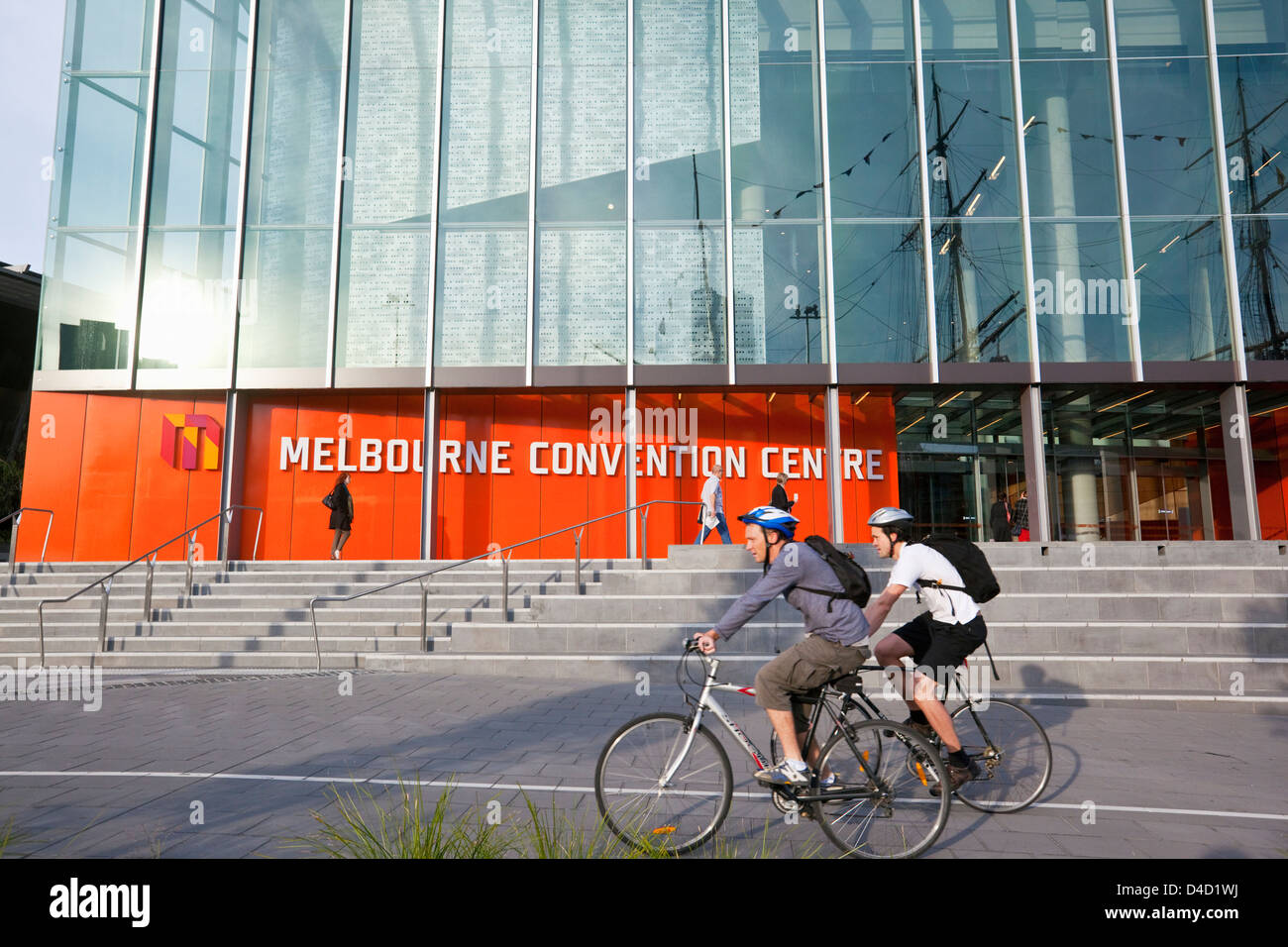 Le passé cyclistes Melbourne Convention Centre d'exposition. Melbourne, Victoria, Australie Banque D'Images