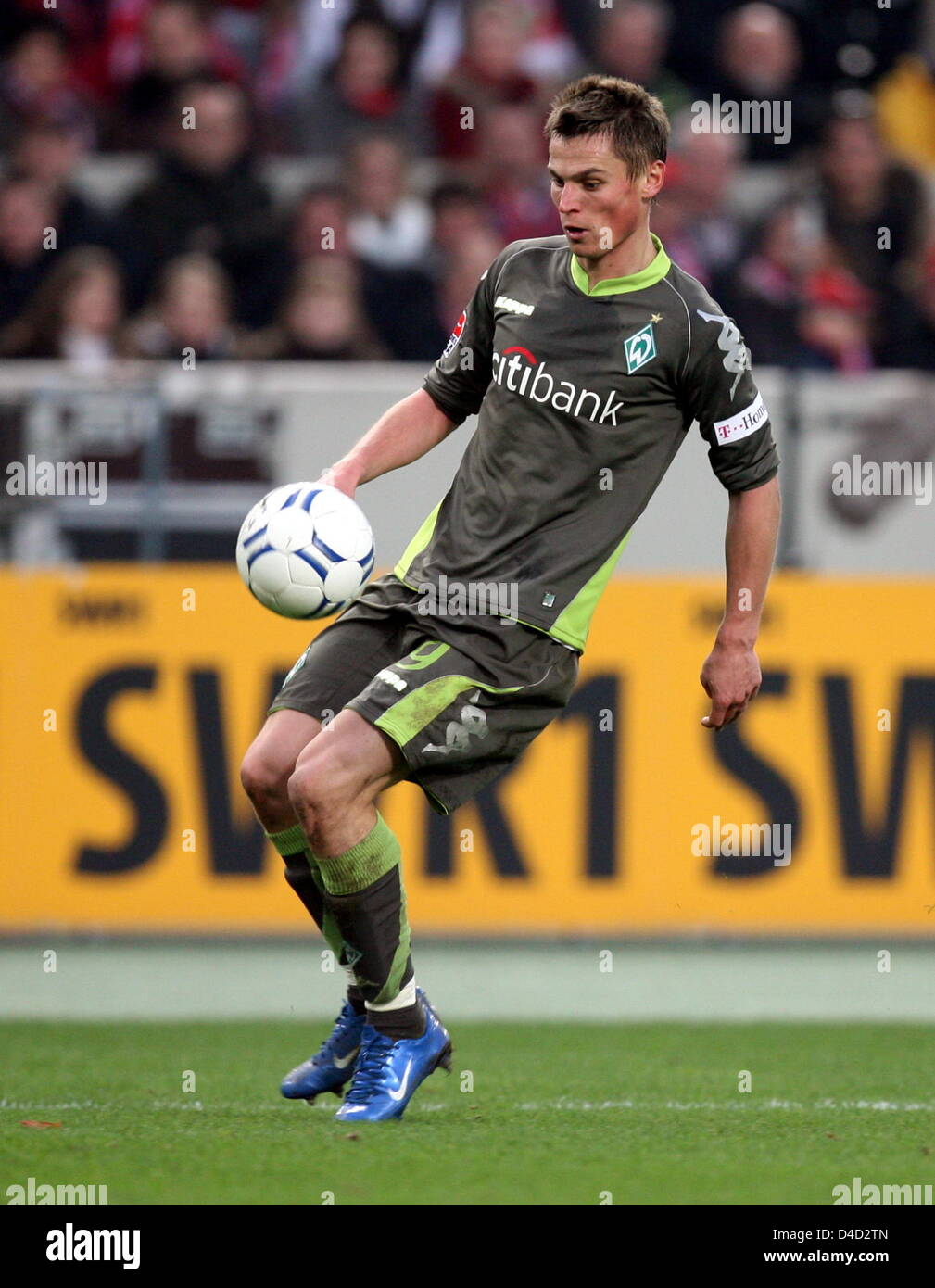 La Suédois Markus Rosenberg contrôle la balle pendant la vs Stuttgart Werder Brême Bundesliga match à Stuttgart, Allemagne, 08 mars 2008. Stuttgart a remporté le match 6-3. Photo : BERND WEISSBROD Banque D'Images