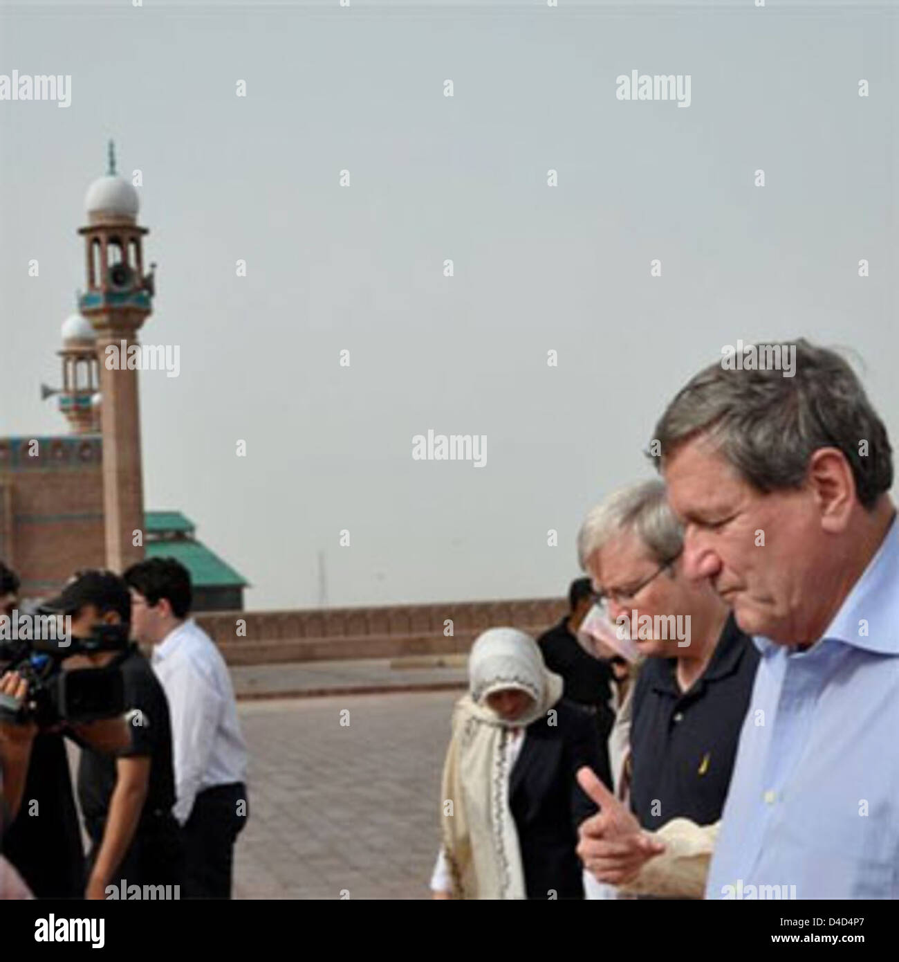 Ministre des affaires étrangères de l'Australie Rudd et Représentant spécial Holbrooke Visiter le Shah Rukn-e-Alam culte Banque D'Images