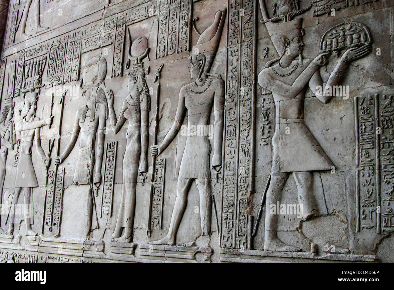 Hiéroglyphes soulagement dans le temple de Kom Ombo, Egypte Banque D'Images