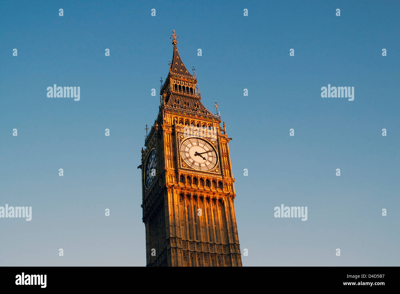 Big Ben sous ciel bleu, London, UK Banque D'Images