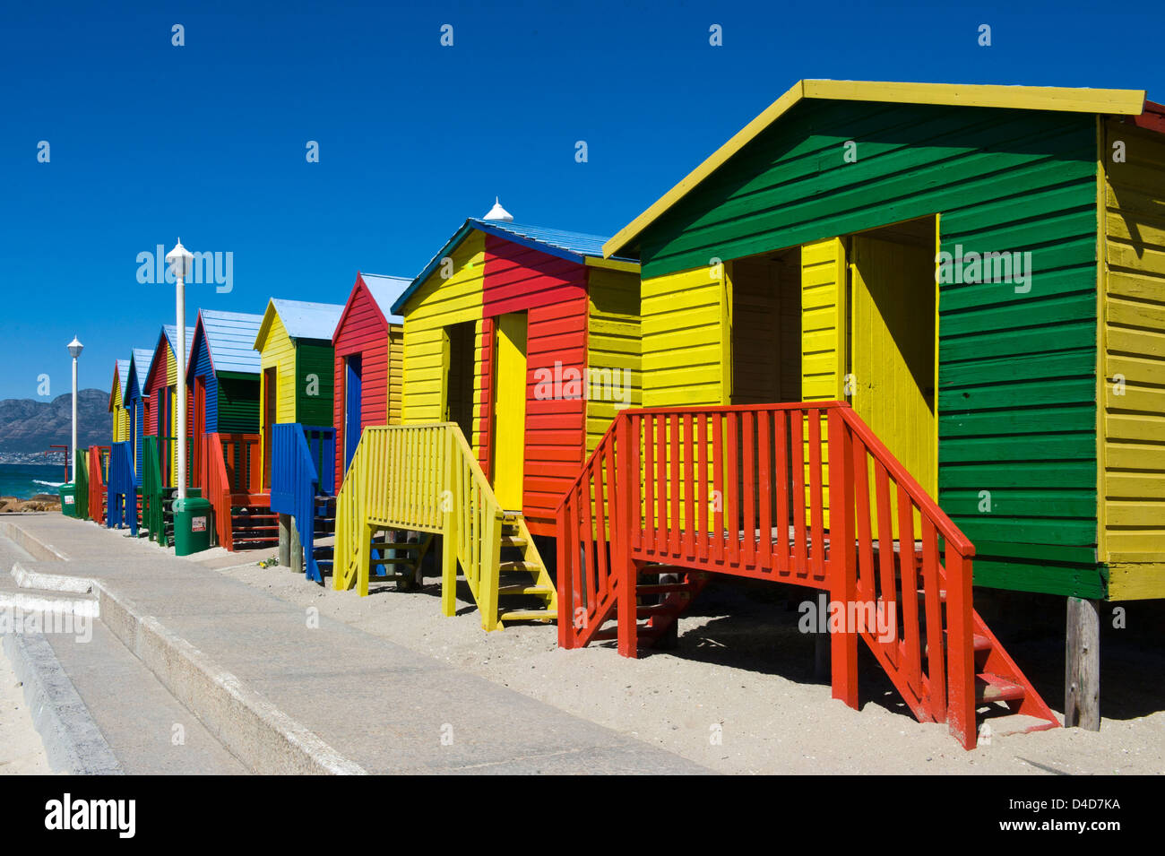 Cabines colorées, St James, Western Cape, Afrique du Sud, l'Afrique Banque D'Images