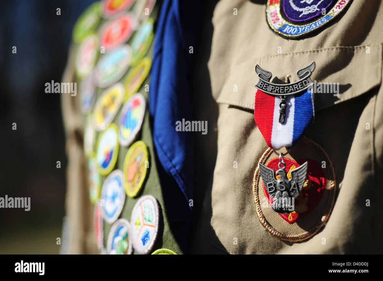 Boy Scouts of America close up d'un Eagle Scout avec une ceinture pleine de badges de mérite Banque D'Images