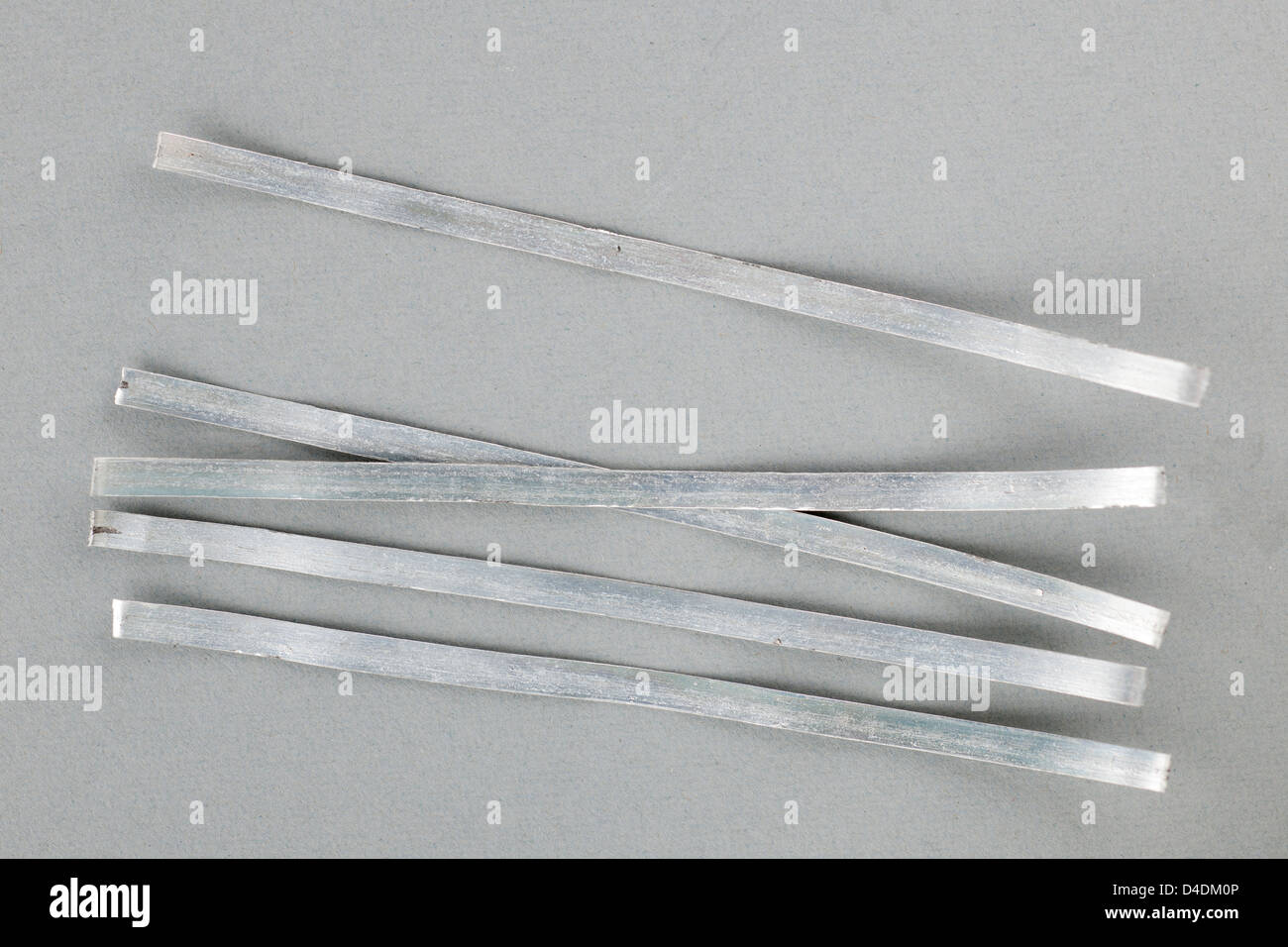 Rouleau De Ruban De Magnésium Pur à 99,95% - 4mm X 0.25mm - Pour Expériences Scientifiques Et Laboratoires (lot De 1, 2 Ou 5 Rouleaux)