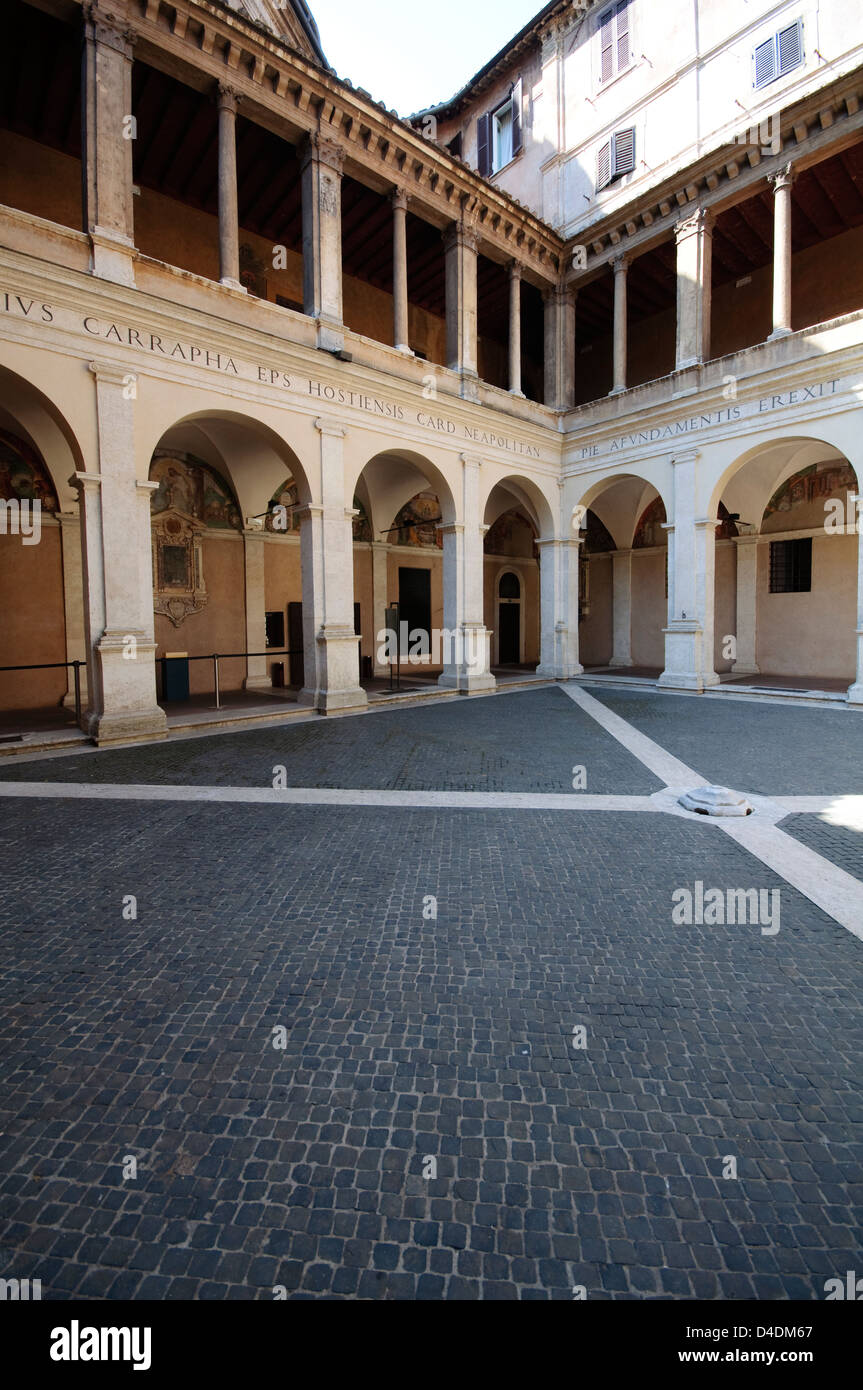 L'Italie, Lazio, Rome, Église Santa Maria della Pace, cloître par Donato Bramante 16e siècle Banque D'Images