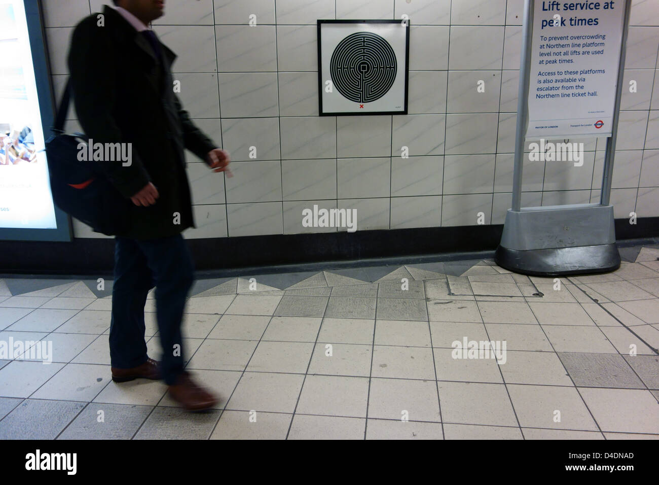 Mark Wallinger 'Labyrinthe' London Underground Station Banque Banque D'Images