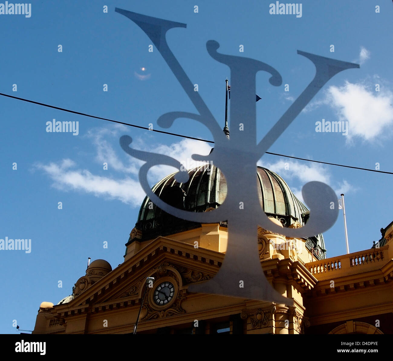 Fenêtre sur le logo des jeunes et jackson public house Victoria Melbourne Australie Banque D'Images