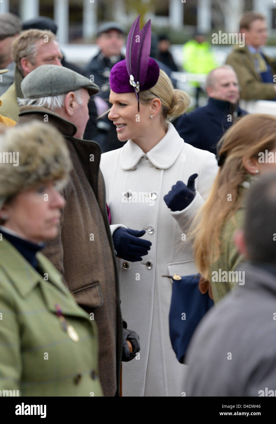 Cheltenham, Royaume-Uni. 12 mars 2013. Zara Phillips et Mike Tindall (pas sur la photo)assister à la première journée du Festival de Cheltenham 2013. Credit : Jules Annan /Alamy Live News Banque D'Images