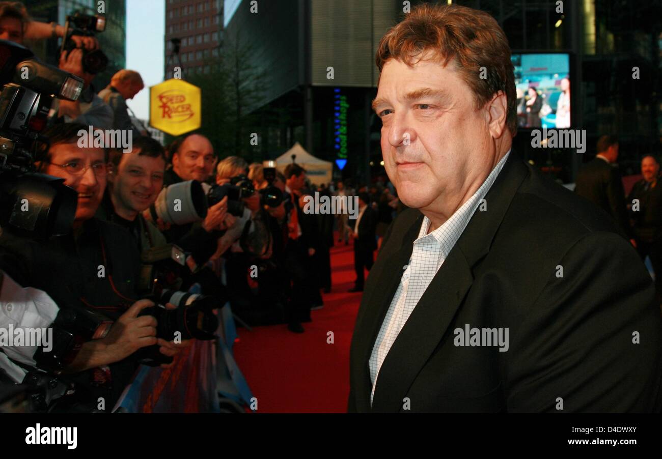 L'acteur américain John Goodman arrive pour la première européenne de son film 'Speed Racer' à Berlin, Allemagne, 28 avril 2008. Le film est dans les salles allemandes à partir du 01 mai. Photo : JENS KALAENE Banque D'Images