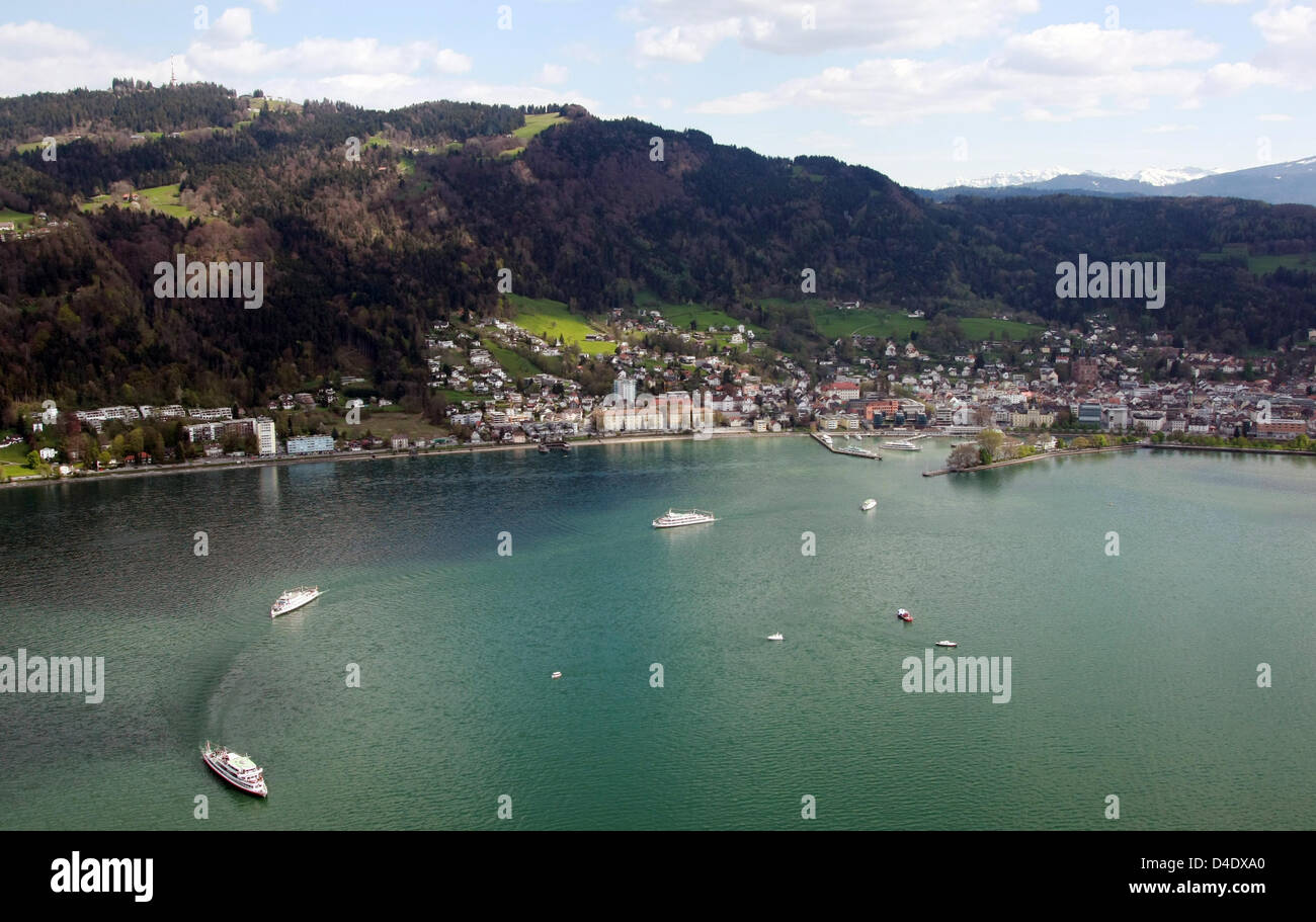 La vue aérienne à partir d'un zeppelin montre au lac de Constance de Bregenz, Autriche, 26 avril 2008. Photo : Patrick Seeger Banque D'Images