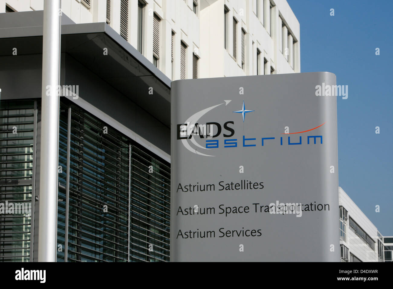 Le logo de l'entreprise de technologie de l'espace EADS Astrium producteur photographié à son siège à Taufkirchen près de Munich, Allemagne, 14 février 2008. Photo : Tobias Hase Banque D'Images
