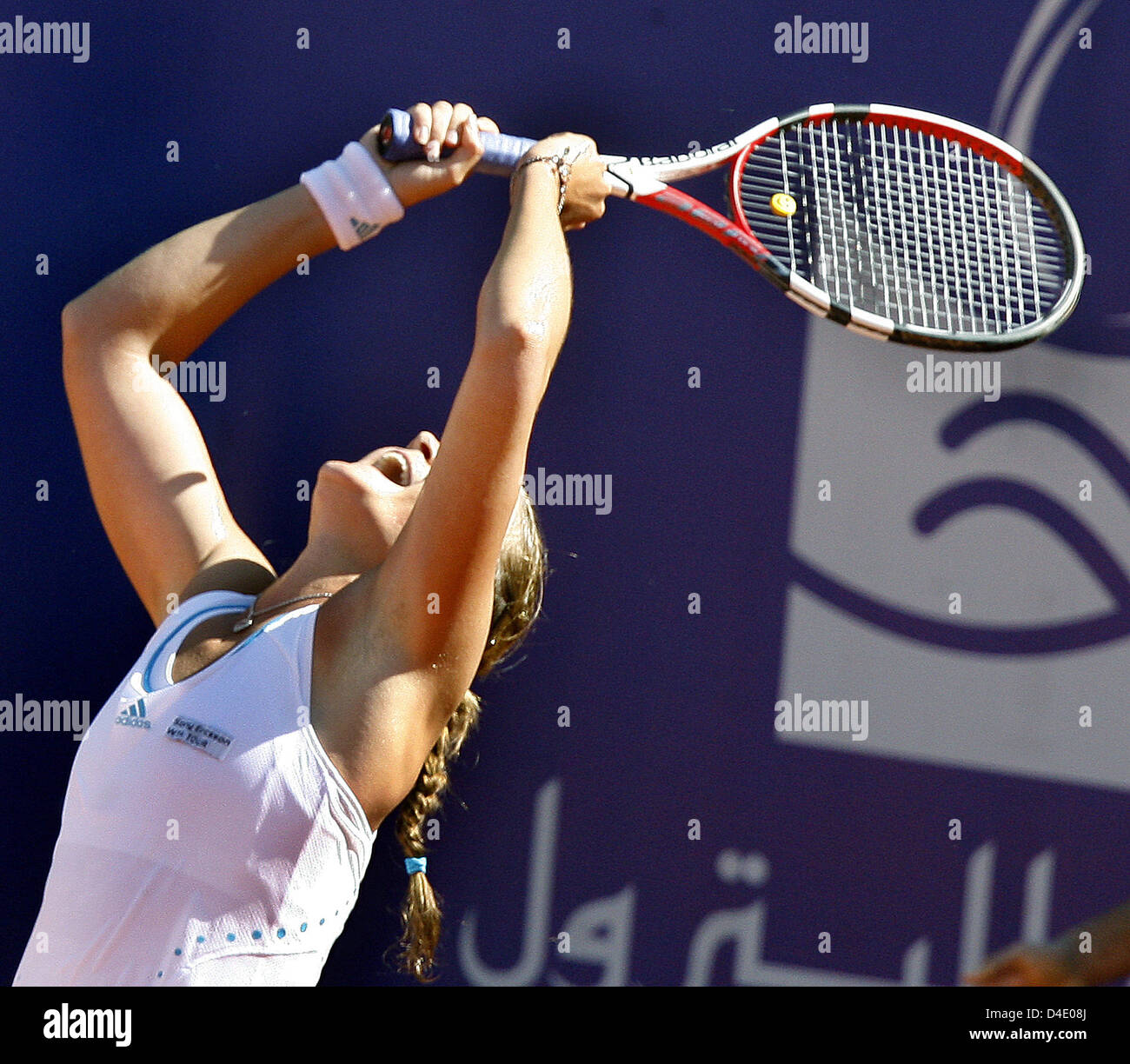 Dinara Safina de la Russie célèbre sa victoire match quart de finale contre Serena Williams, de l'US 2-6, 6-1, 7-6 à la WTA Open allemand à Berlin, Allemagne, 08 mai 2008. Photo : WOLFGANG KUMM Banque D'Images