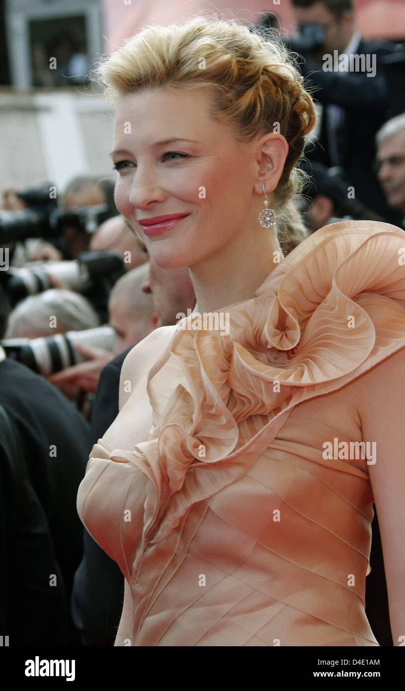 L'actrice Cate Blanchett arrive pour la projection de "cécité" l'ouverture du 61e Festival du Film de Cannes au Palais des Festivals de Cannes, France, 14 mai 2008. La cécité est l'un des films de la compétition officielle. Photo : Hubert Boesl Banque D'Images