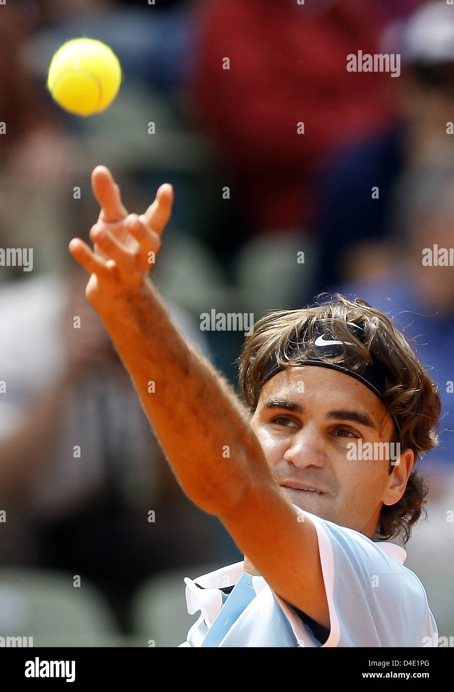 Roger Federer suisse est montré en action durant le trimestre dernier match face à l'espagnol Verdasco à l'ATP Masters Series de Hambourg, Allemagne, 16 mai 2008. Federer a gagné 6-3 et 6-3. Photo : Marcus Brandt Banque D'Images
