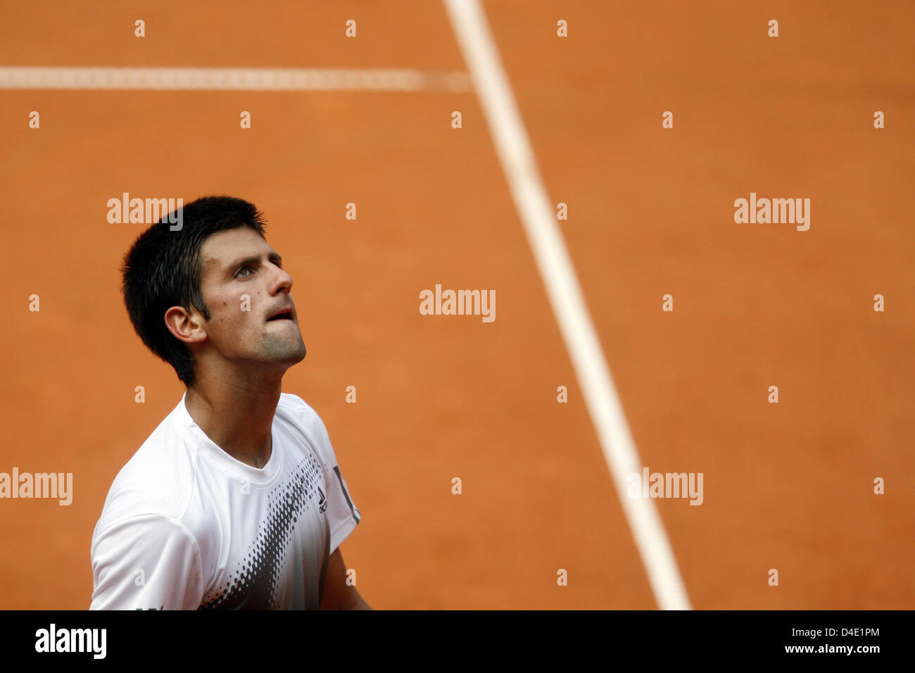 Le Serbe Novak Djokovic est photographié pendant son quart de finale contre l'espagnol demi à l'ATP Masters Series de Hambourg, Allemagne, 16 mai 2008. Djokovic a gagné 6-3 et 6-2. Photo : Marcus Brandt Banque D'Images
