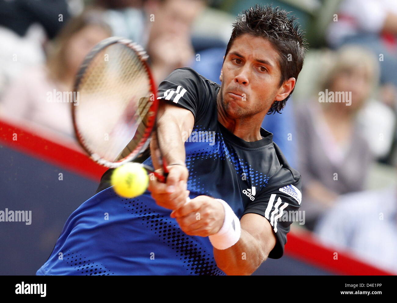L'Espagnol Fernando Verdasco est montré en action au cours du trimestre dernier match face à Federer suisse à l'ATP Masters Series de Hambourg, Allemagne, 16 mai 2008. Federer a gagné 6-3 et 6-3. Photo : Marcus Brandt Banque D'Images
