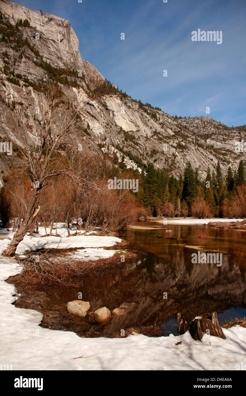 Une réflexion au Lac Miroir, Yosemite National Park, Californie Banque D'Images