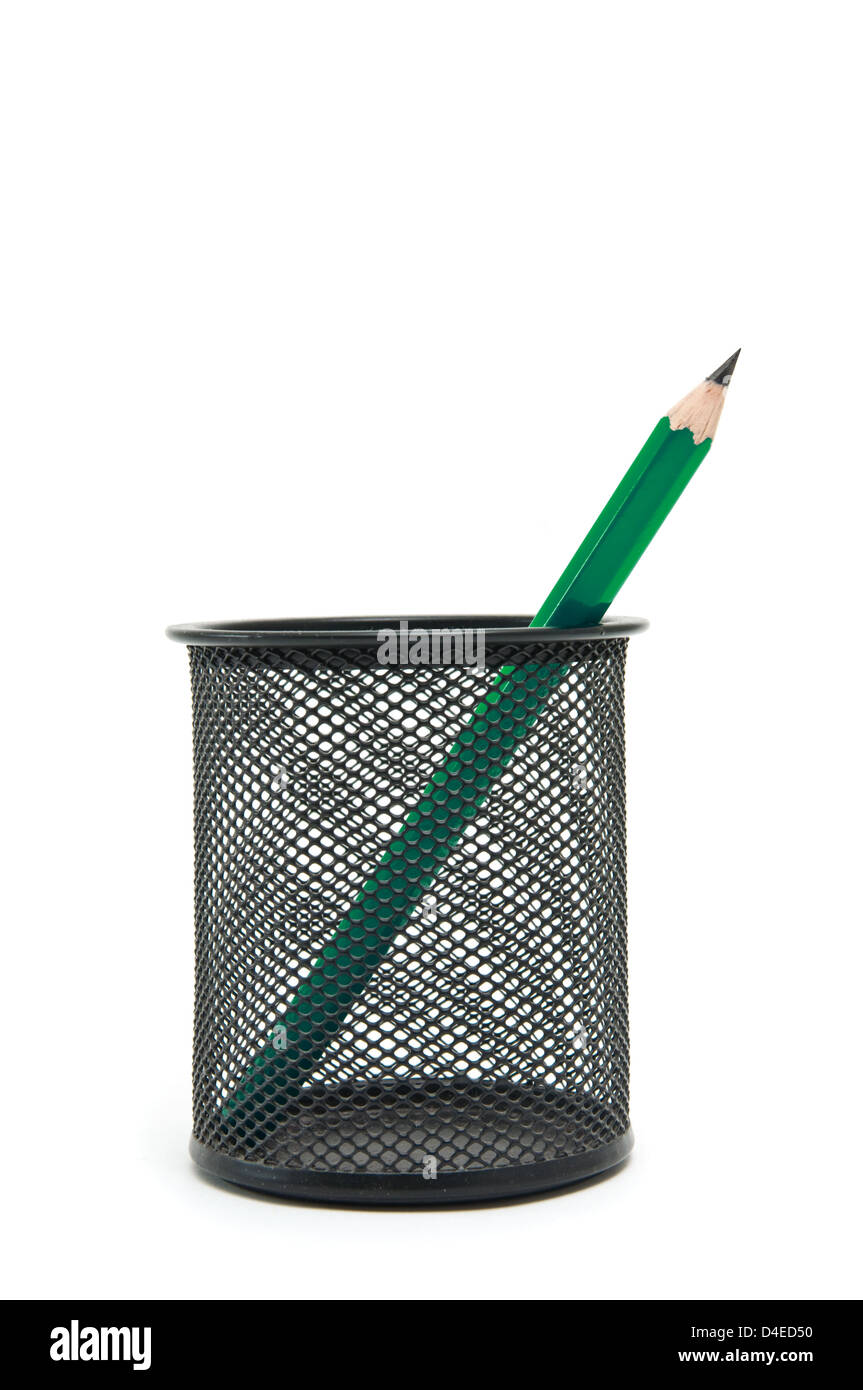 Crayon vert dans un porte-stylo noir Banque D'Images