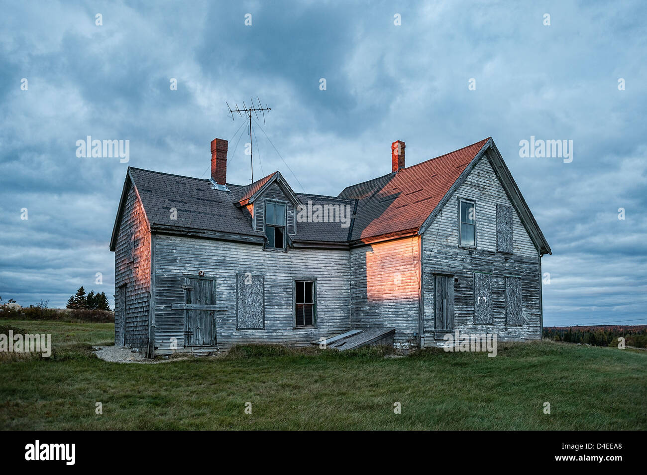 Maison abandonnée en mauvais état, Maine, USA Banque D'Images