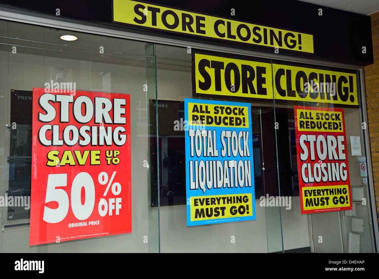 La fermeture de la vente au magasin HMV entertainment, deux rivières Centre Commercial, Staines-upon-Thames, Surrey, Angleterre, Royaume-Uni Banque D'Images