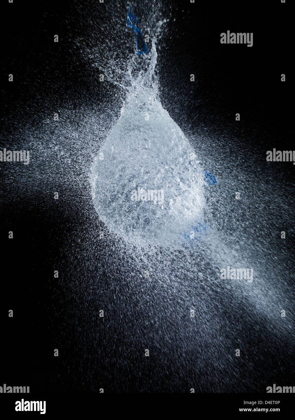 Image de l'eau haut débit balloon popping Banque D'Images