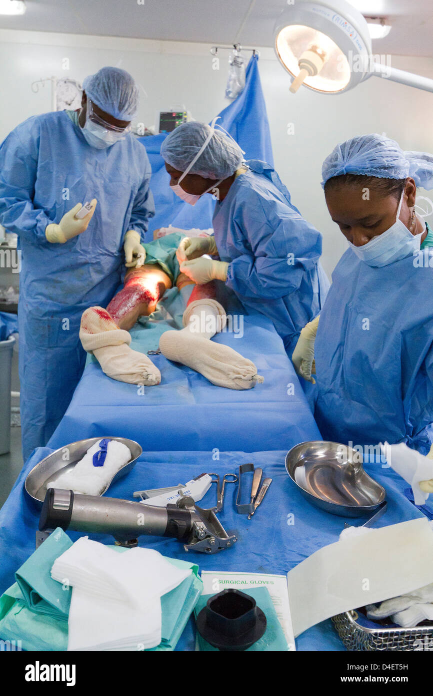 Une greffe de peau à l'hôpital de MSF à Port-au-Prince, Haïti Banque D'Images