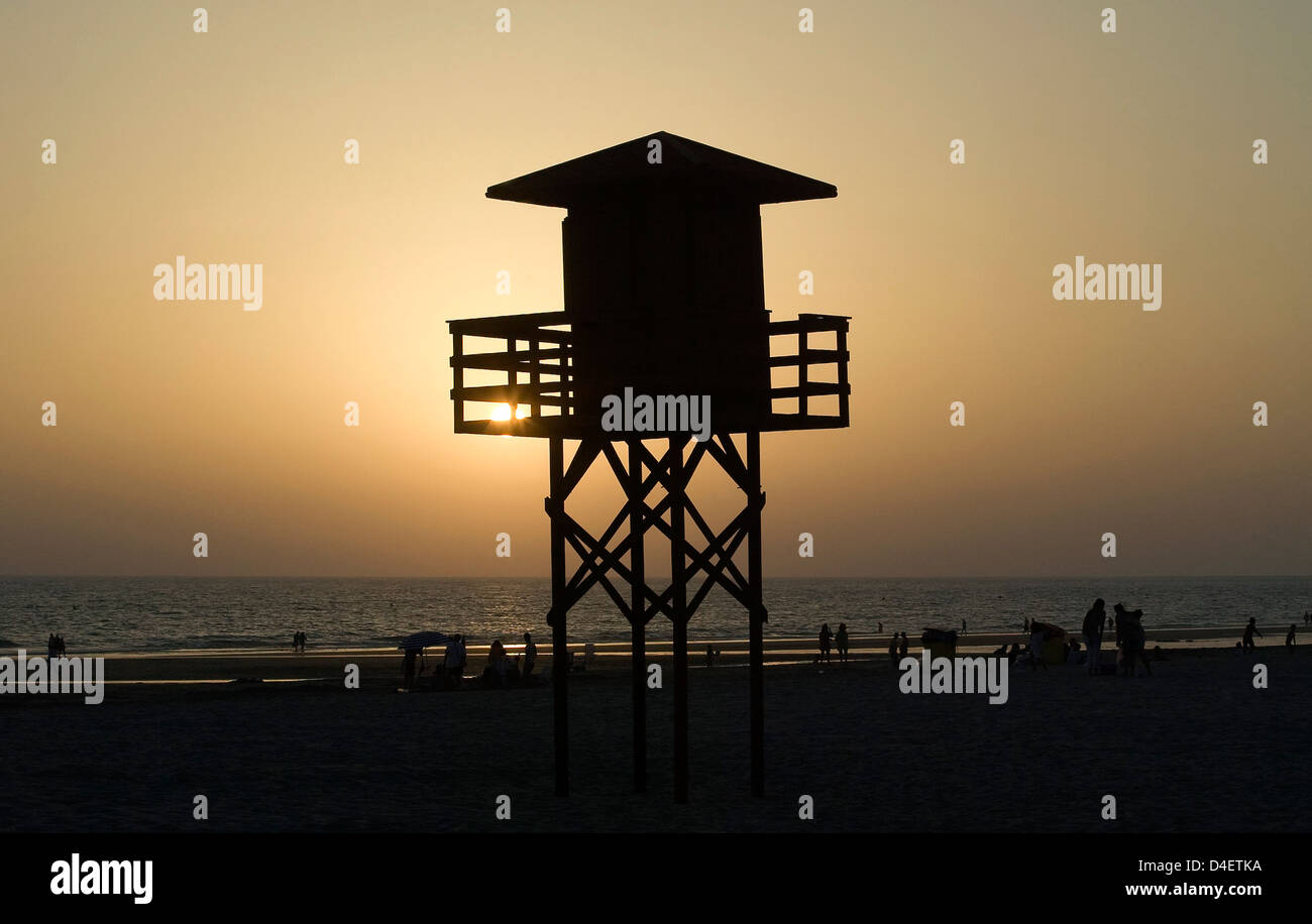 Coucher de soleil sur la plage de Victoria à Cadix, Espagne © Miguel Gomez Banque D'Images