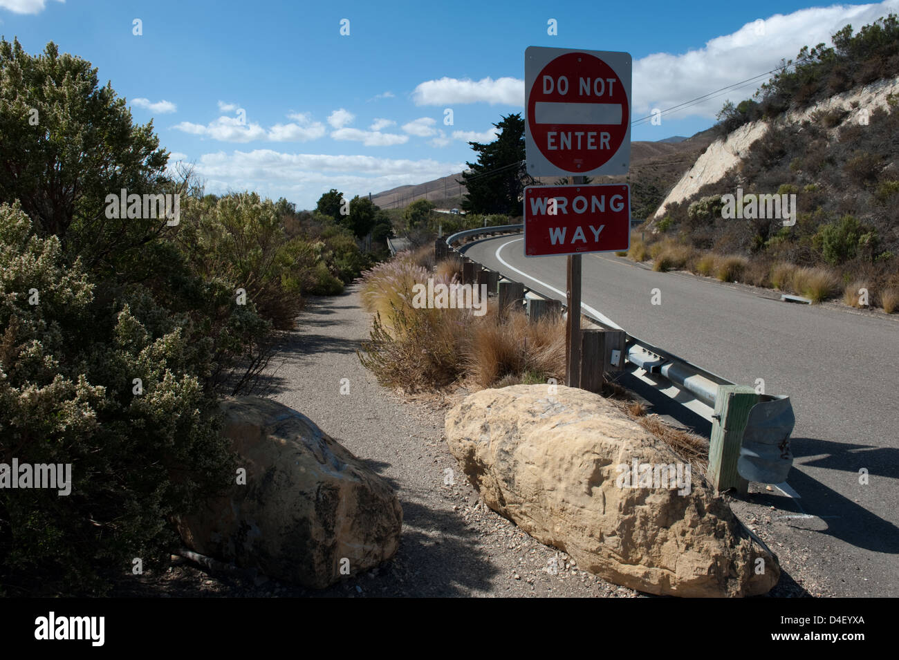 Californie, USA, Autoroute sortie avec panneaux de circulation Banque D'Images