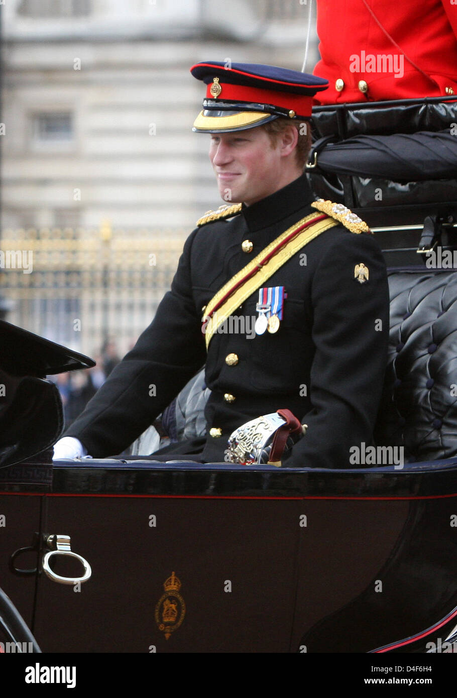 Le prince Harry est photographié à la parade la parade 2008 couleur à Londres, Royaume-Uni, 14 juin 2008. Le défilé est traditionnellement effectuées par les régiments de l'Armée britannique et du Commonwealth pour célébrer l'anniversaire de la Reine. Photo : Albert Nieboer (Pays-Bas) Banque D'Images