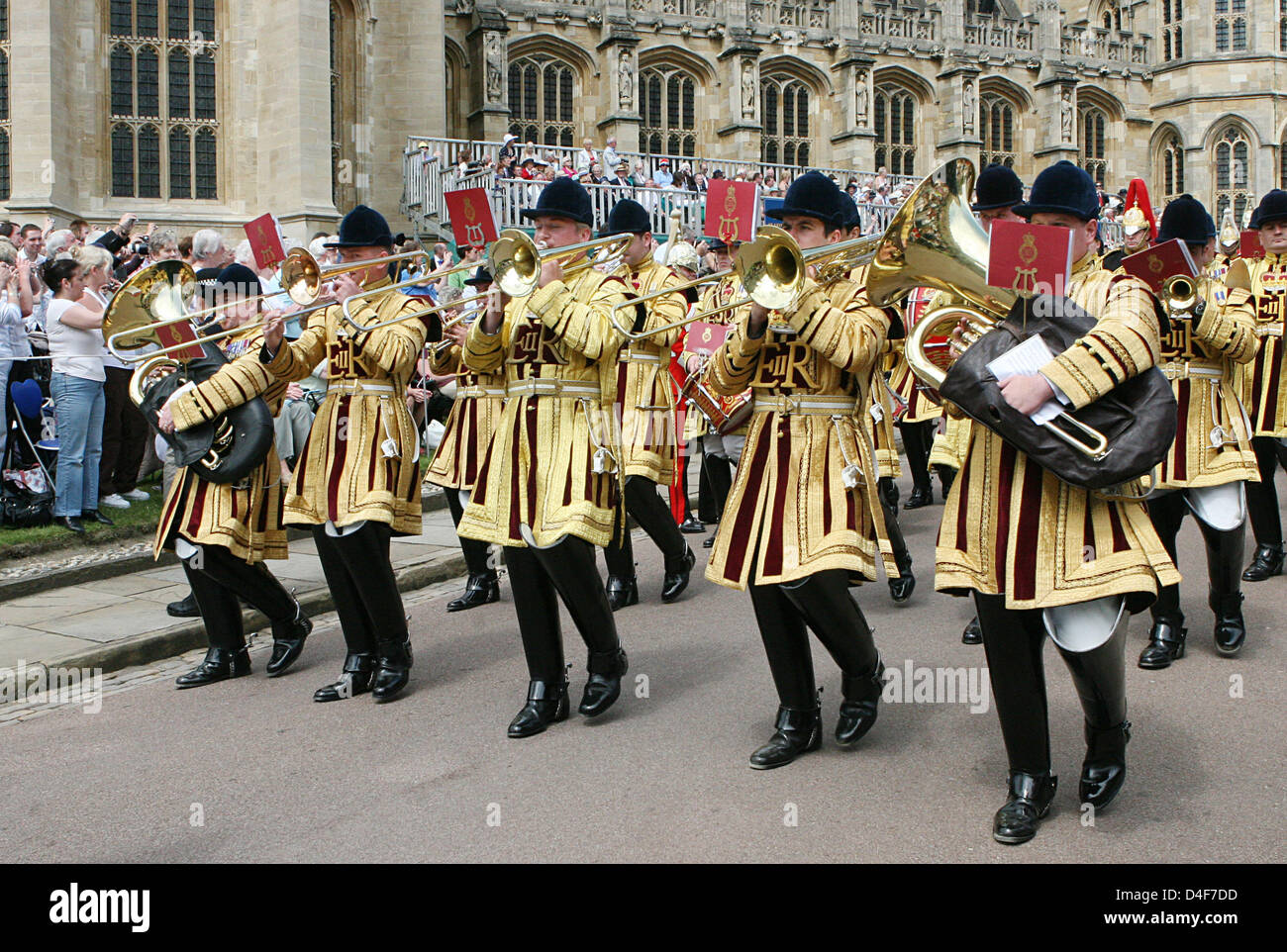 Les participants au cours de l'ordre de la jarretière publique tenue à la Chapelle St George dans le parc du château de Windsor, Londres, 16 juin 2008. Prince William de Galles devient un compagnon Chevalier Royal de la plus noble Ordre de la Jarretière et le 1000ème Chevalier de la jarretière depuis Edward III nommé le Prince Noir comme la première en 1348. Photo : Albert Nieboer (Pays-Bas) Banque D'Images