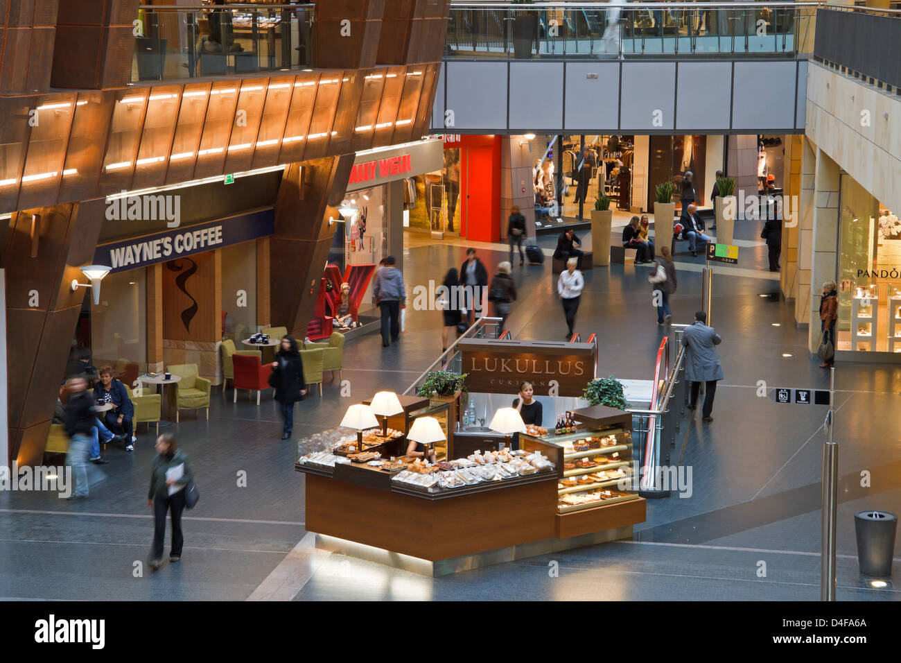 Varsovie, Pologne, le complexe commercial Zlote Tarasy (terrasses d'Or), le plus grand centre commercial en Pologne Banque D'Images