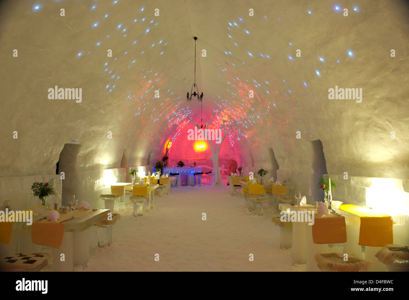 L'unique salle à manger et bar à Balea Lac Hotel de glace dans les montagnes de Transylvanie Roumanie Banque D'Images