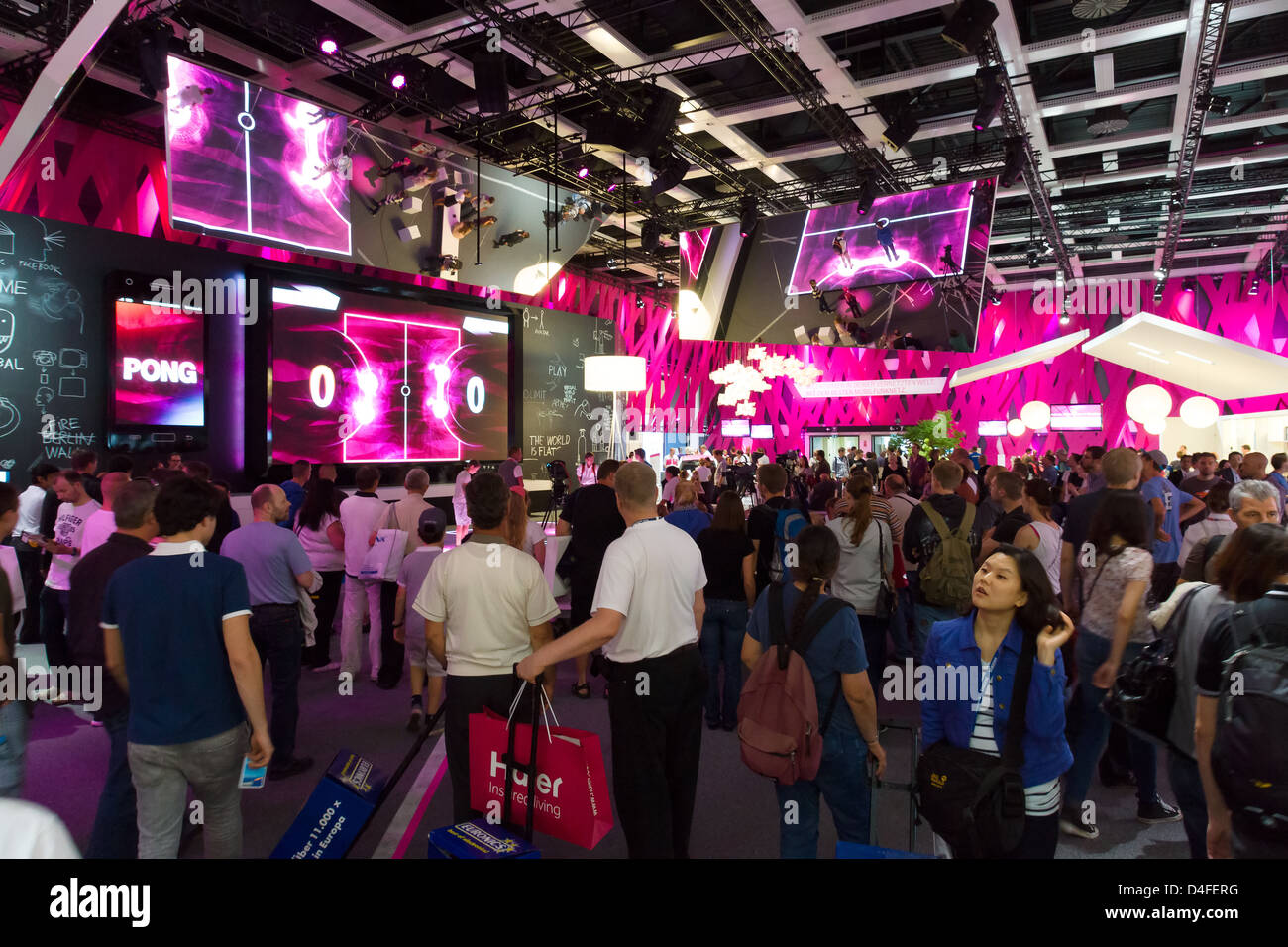 BERLIN - 01 SEPTEMBRE : Stand pour T-Mobile à l'IFA 2012 (Consumer Electronics illimité), 1er septembre 2012 à Berlin, Allemagne Banque D'Images