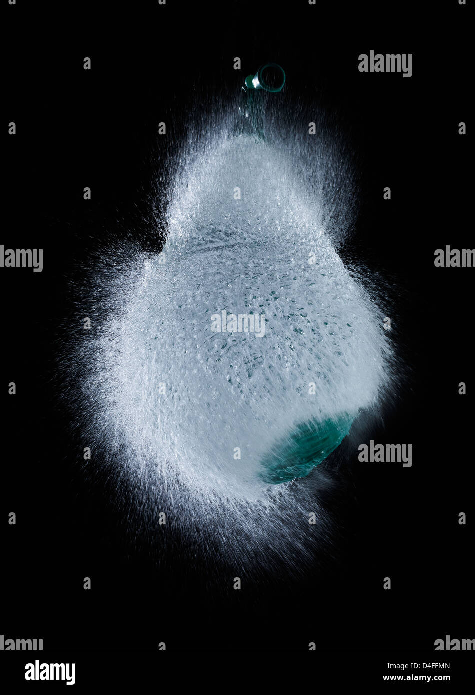 Image de l'eau haut débit balloon popping Banque D'Images