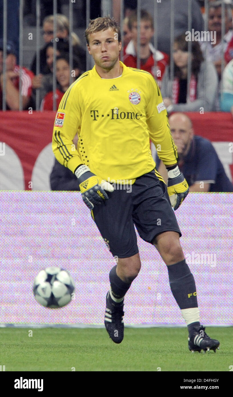 Bayern Munich's keeper Michael Rensing contrôle le ballon pendant le test match FC Bayern Munich v Inter Milan au stade Allianz Arena de Munich, Allemagne, 05 août 2008. Inter a remporté le match 1-0. Photo : Peter Kneffel Banque D'Images