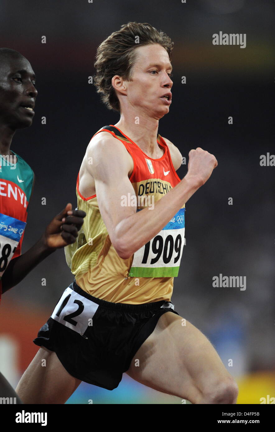 Carsten Schlangen d'Allemagne en compétition dans l'épreuve du 1500m demi-finale au stade National à des jeux olympiques de Beijing de 2008 à Beijing, Chine, 17 août 2008. Photo : Bernd Thissen # # # # # #  dpa Banque D'Images