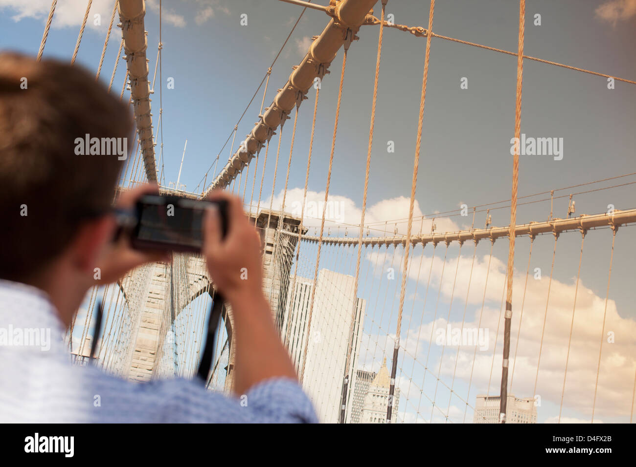 Man taking picture of urban bridge Banque D'Images